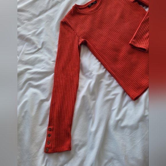 Red rib knit top, size medium - Picture 7 of 8